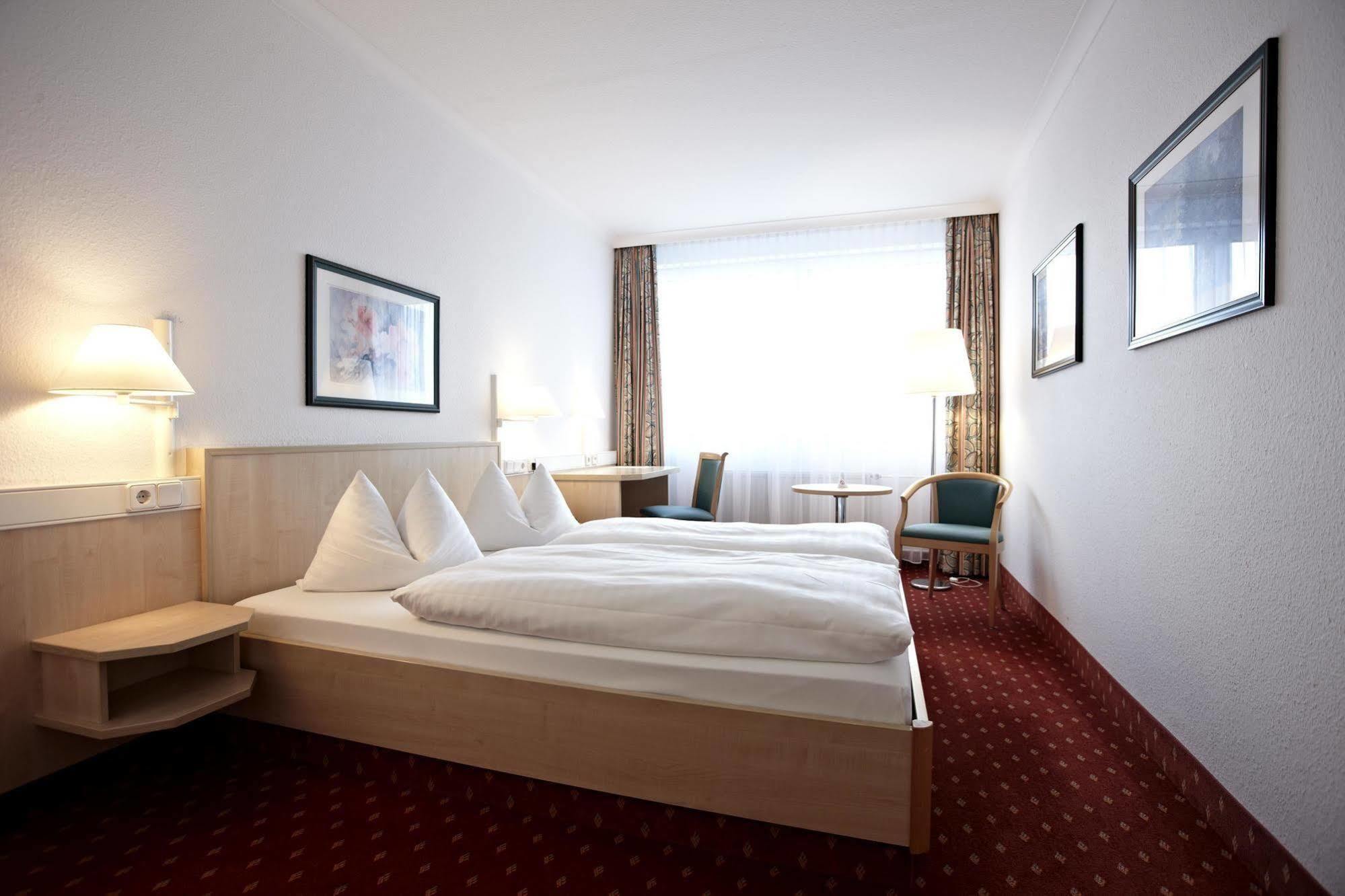 Intercityhotel Schwerin Шверин Стая снимка